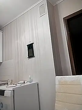 MilkCandyGirl live cam on StripChat