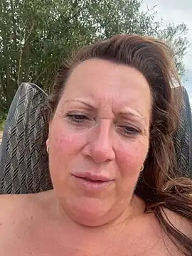 xsexycurvymilf live cam on StripChat
