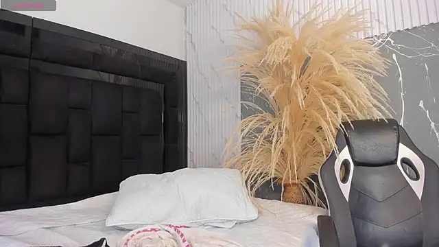 MelodyPrice live cam on StripChat