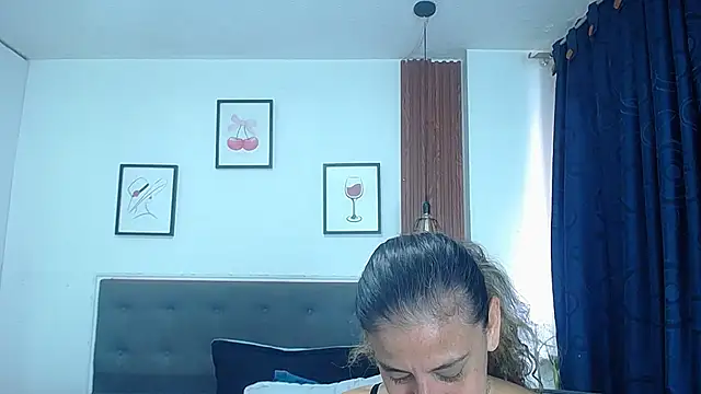 sasi_luna live cam on StripChat