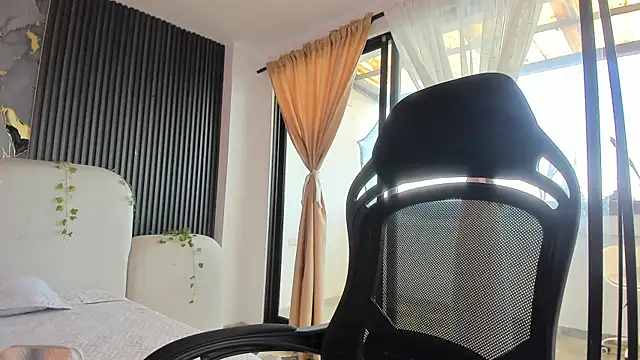 CarolineFyre webcam