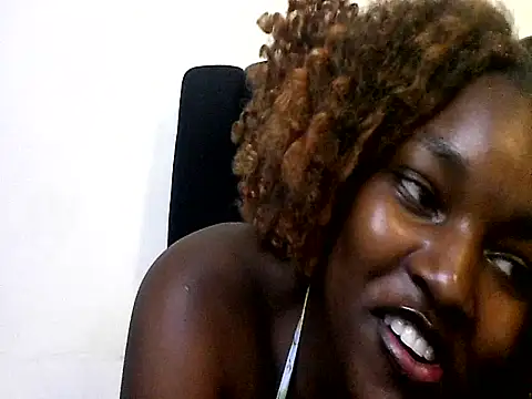 MoonlighMaya webcam