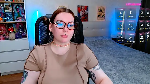 ur_geekgirl live cam on StripChat