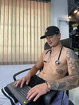 Alexander_ferre live cam on StripChat