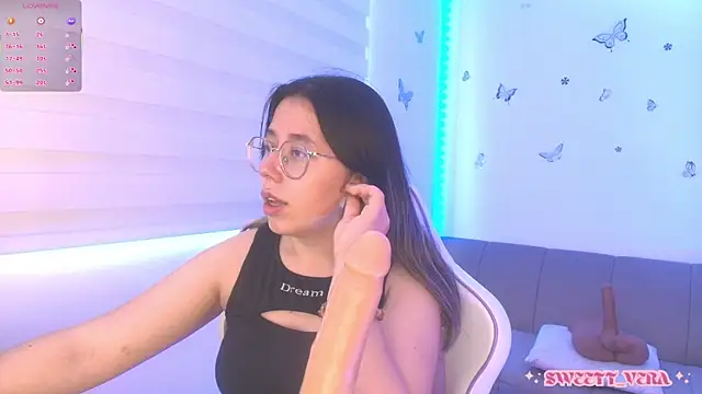 sweettvera live cam on StripChat
