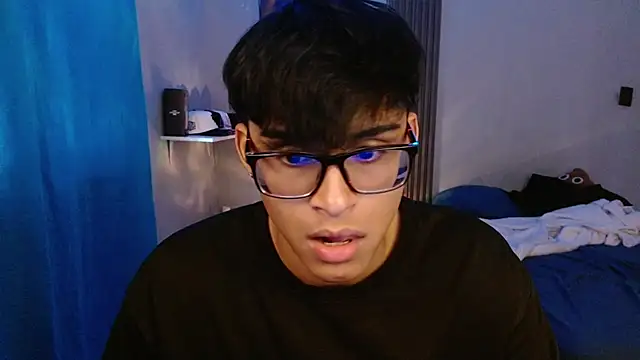 Mr_yisuzz live cam on StripChat