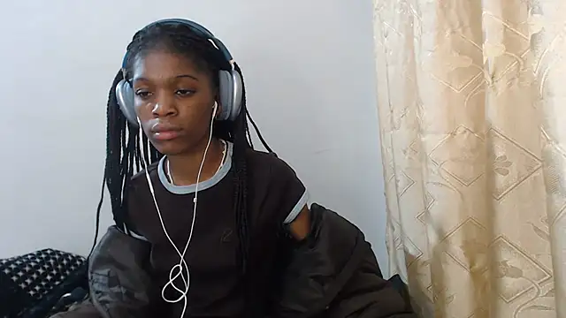 PetiteBarbie_05 live cam on StripChat