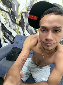 friends_lust_latin webcam