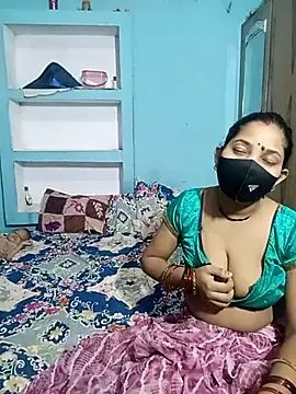RoyalDesiCouple webcam