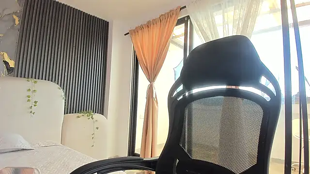 CarolineFyre webcam