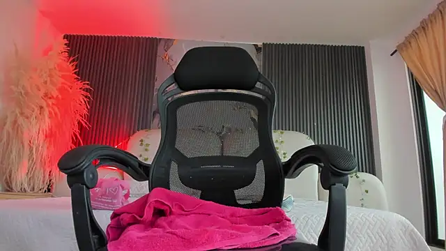 CarolineFyre webcam