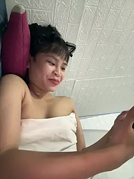 Bemi3_sexyy live cam on StripChat