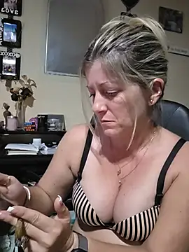 nikkiblisss (F milf) - PVT OPEN 😺 play time