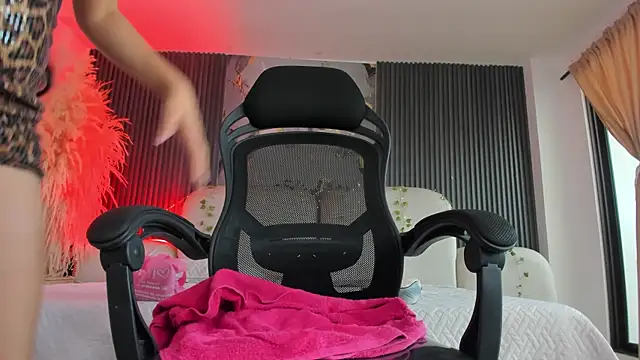 CarolineFyre webcam