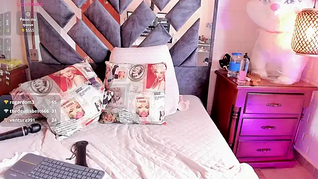annie_vega17_ webcam