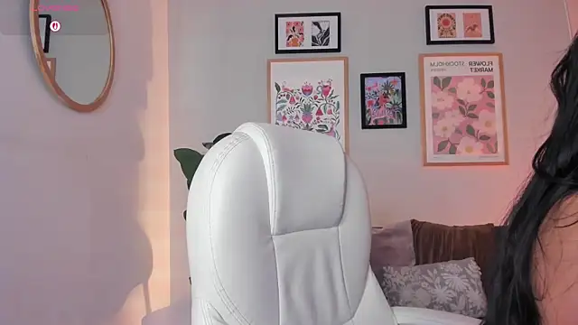 Tiffany_Low webcam