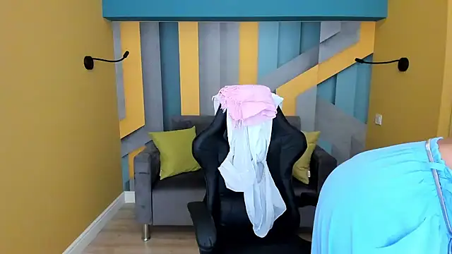 EllaLong webcam