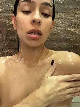 mau_white (F milf) - Show your tits and massage with sopa