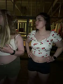 EllyNora webcam