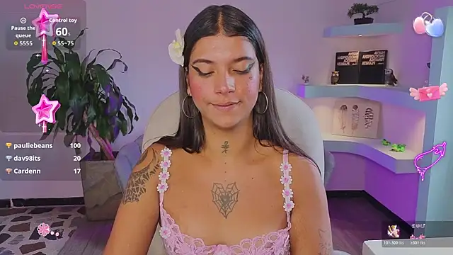 CoralRigan live cam on StripChat
