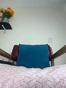 LilaRvsh webcam