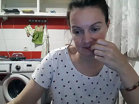 LoveNBloom webcam