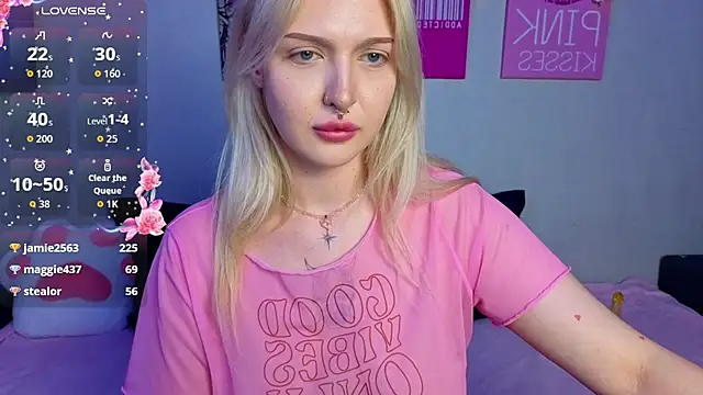 BlondieSummer webcam