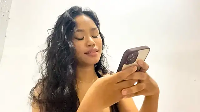 RiaFrossard live cam on StripChat