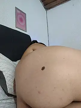 samm_curvy's live room