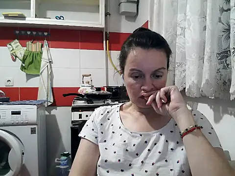 LoveNBloom webcam