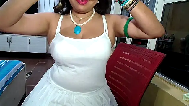 yourradhika live cam on StripChat