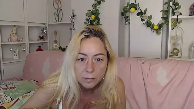 _karolynesyera_ live cam