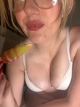 Busty-ChristinaXX