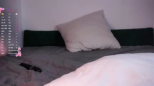 CleotildePiel live cam on StripChat