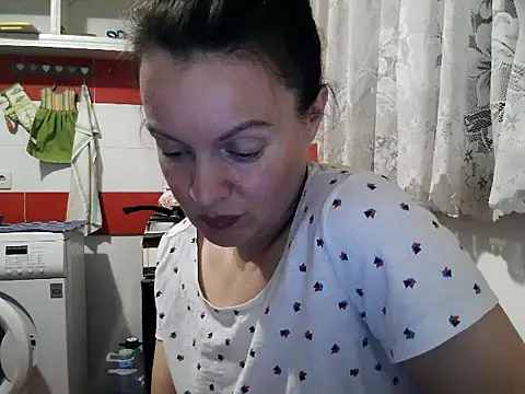 LoveNBloom live cam on StripChat