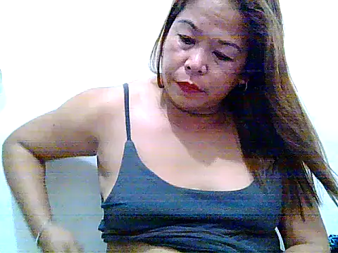 yummytitsxxx168 live cam on StripChat