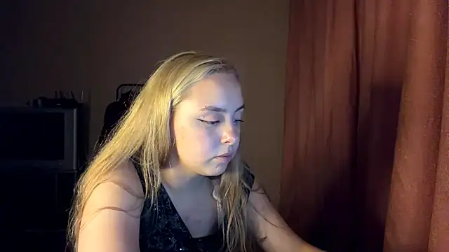 ZoraDearmon webcam