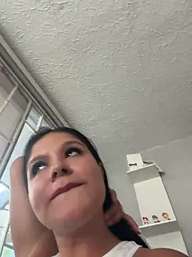 Elara_Luxe webcam