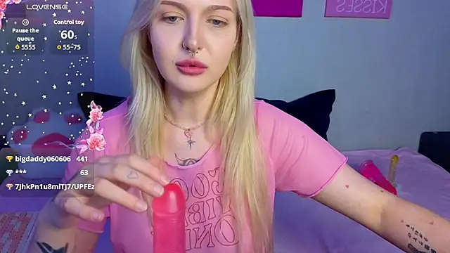 BlondieSummer webcam