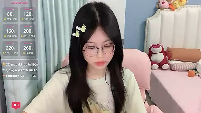 Luna-666 live cam on StripChat