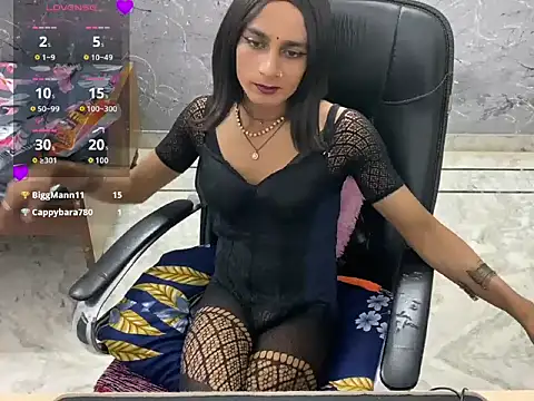 LuvLayla live cam on StripChat