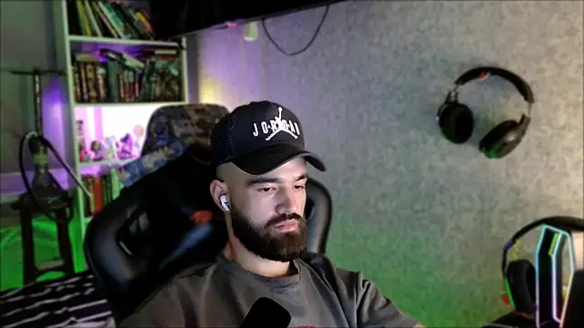 _Serious_Man webcam