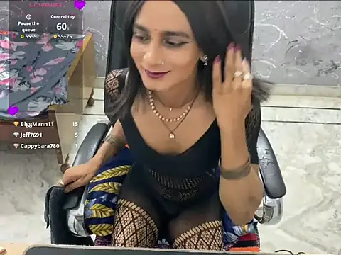 LuvLayla webcam