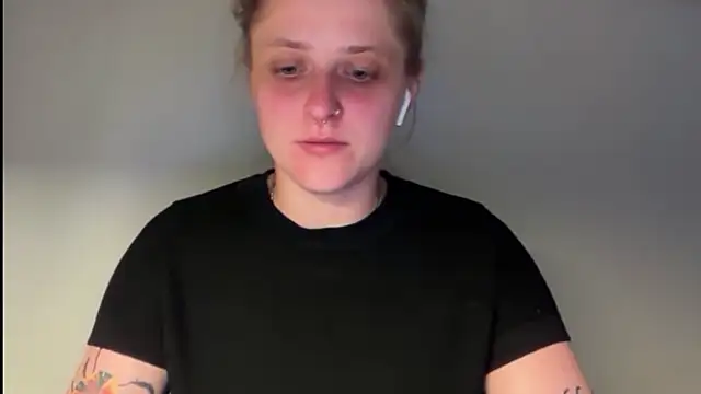 LeaWetGirl webcam