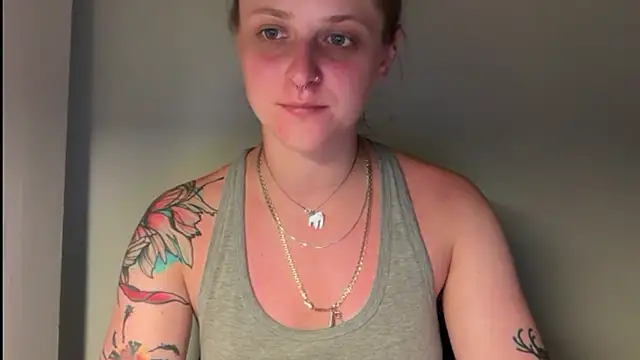 LeaWetGirl live cam on StripChat