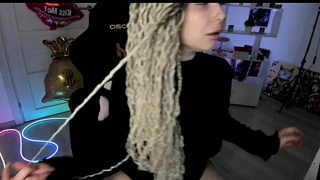HoneySallyMoore live cam on StripChat