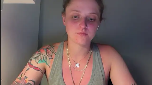 LeaWetGirl webcam