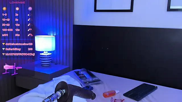 doll_bella_ live cam on StripChat