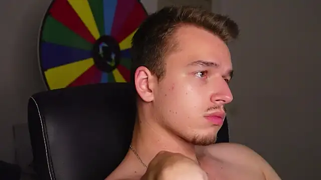 Seth_Cartwe live cam on StripChat