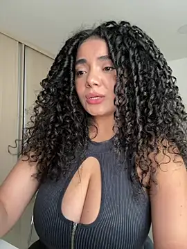 Curlyierr live cam